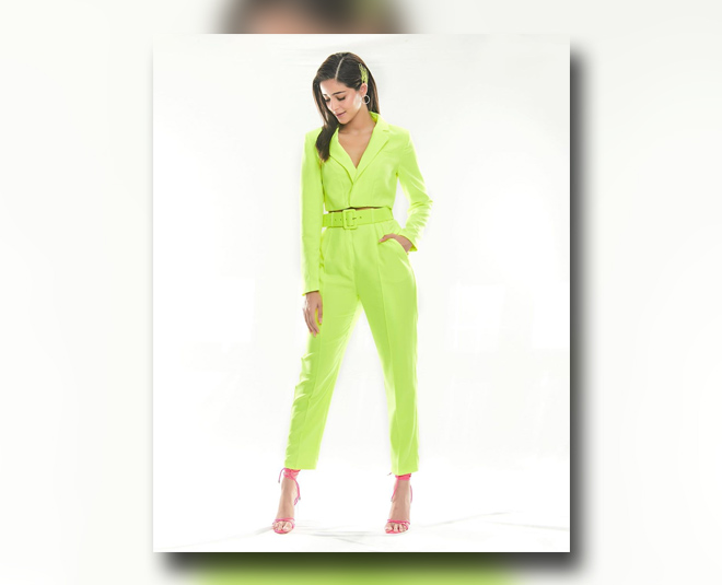 ananya pandey fashion guide bodycon dress inside TWO