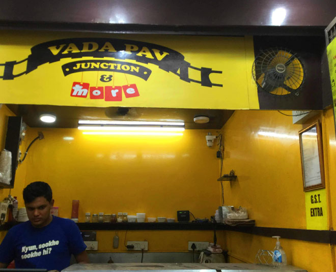 delhi best vada pav places ()