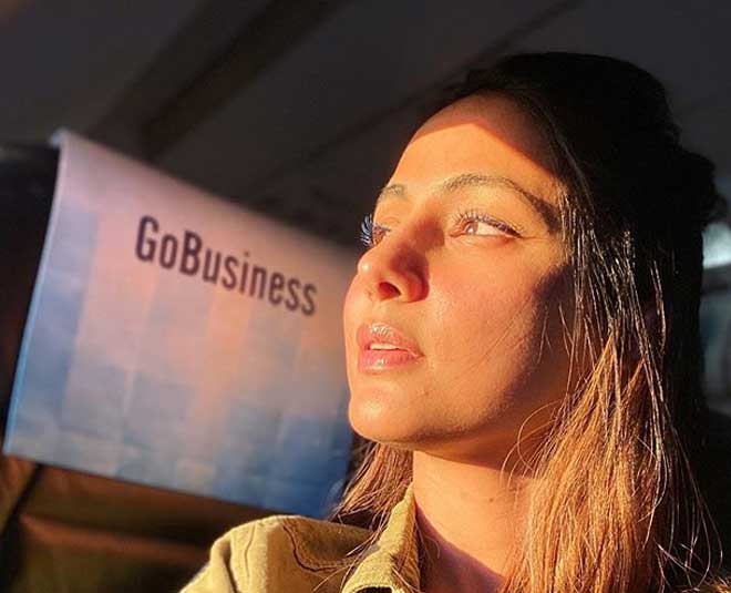 hina khan business class travel