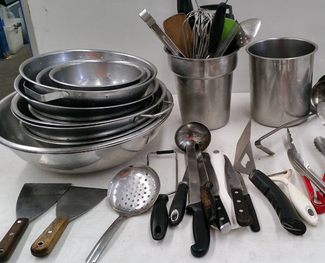 vastu tips things under bed INSIDE