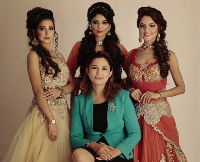 aashmeen munjal with girls in curly hairstyles