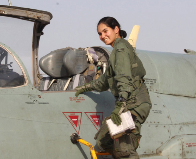 avani chaturvedi first female  fighter