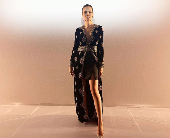 miss universe catriona gray wears fake sabyasachi at new york fashion week