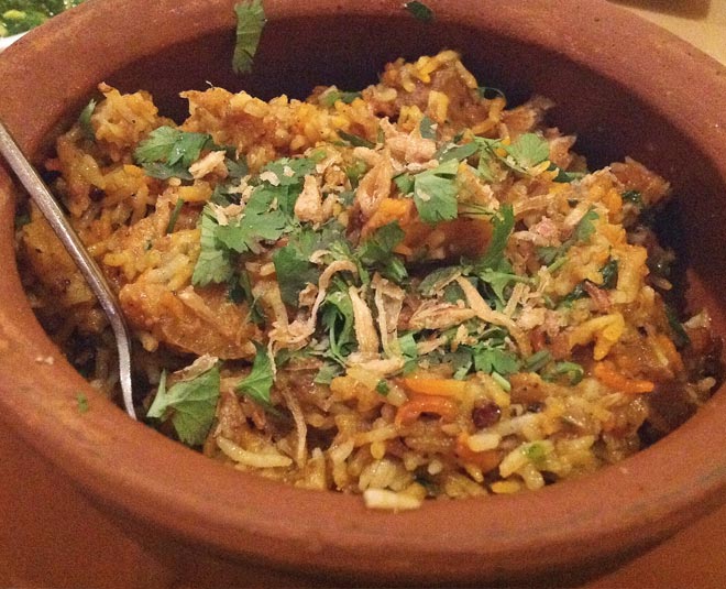 mitti ke bartan inside