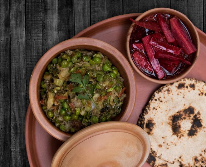 mitti ke bartan inside