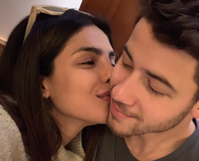 Priyanka chopra and nick jonas new kiss viral video