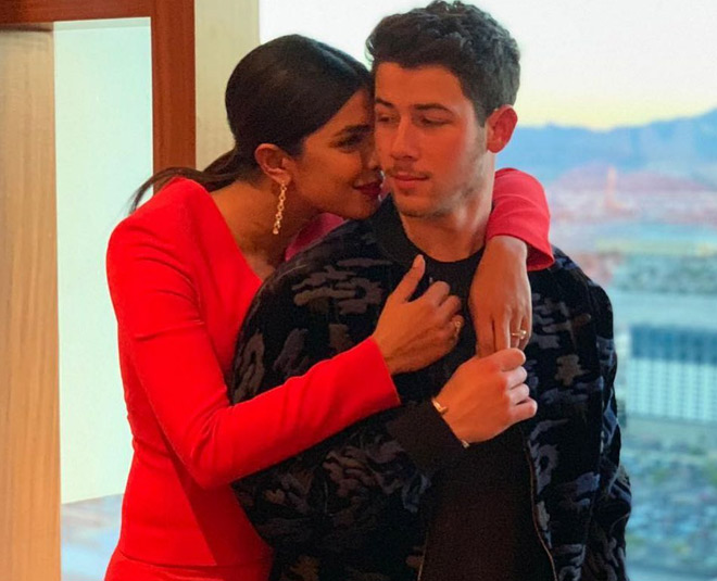 Priyanka chopra and nick jonas new kiss viral video