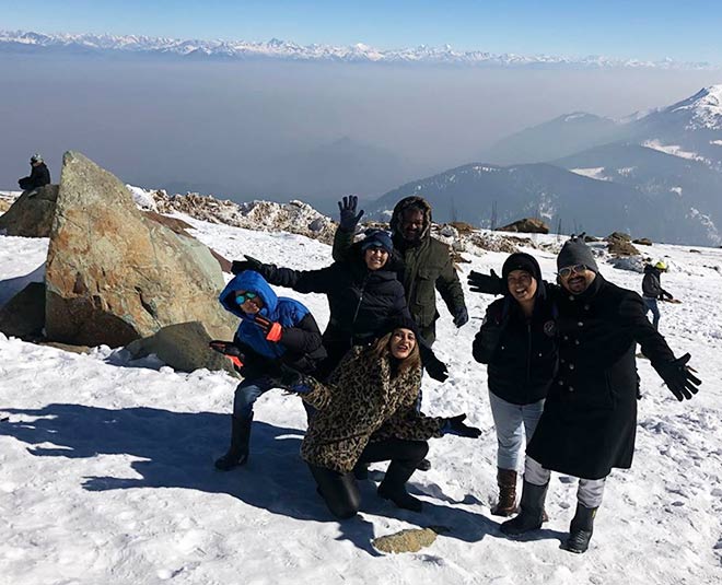 Tv actress Jennifer winget enjoying vacation with family at snowy Kashmir see pictures