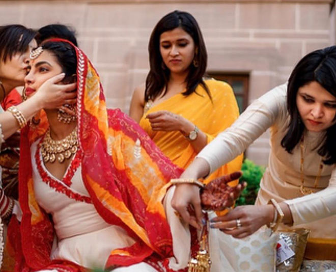 priyanka chopra bollywood actress chooda