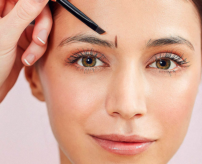 how to get perfect eyebrow shape with tweezers inside