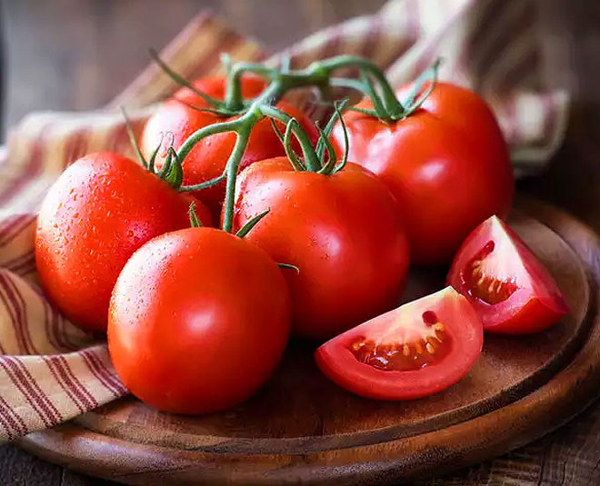 beautiful skin with home bleach tomato inside