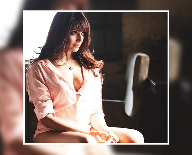 bipasha basu rich hair colour inside