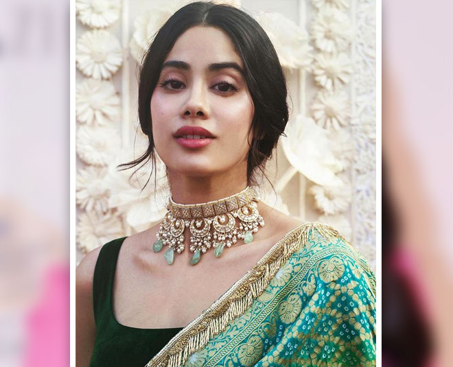 inside janhvi kapoor lipstick ideas