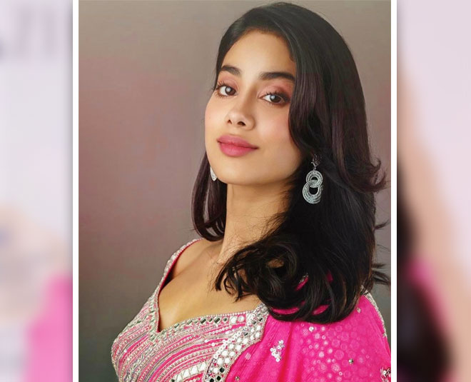 inside janhvi kapoor lipstick ideas