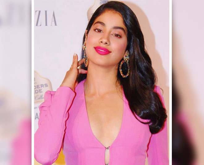 inside janhvi kapoor lipstick ideas