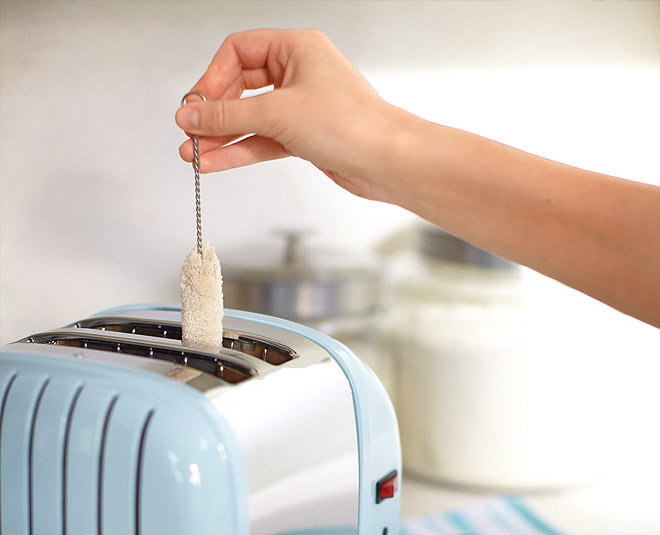kitchen cleaning toaster