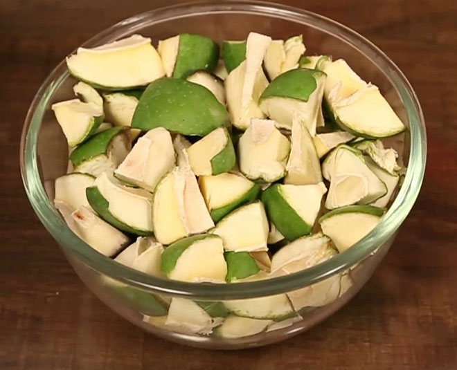 mango and green chilli pickle recipe inside