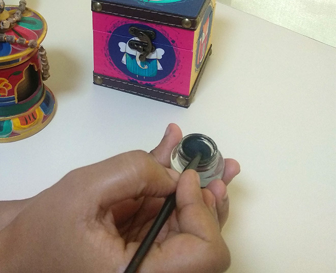 maybelline eye studio lasting drama gel liner black inside