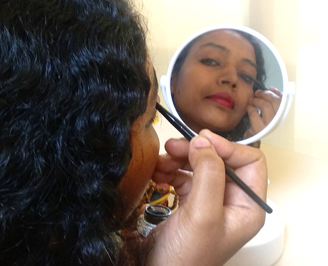 maybelline liner smooth application inside