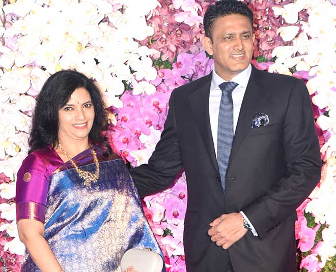 anil kumble with wife inside