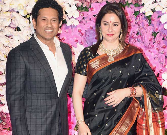 sachin tendulkar with anjali tendulkar inside