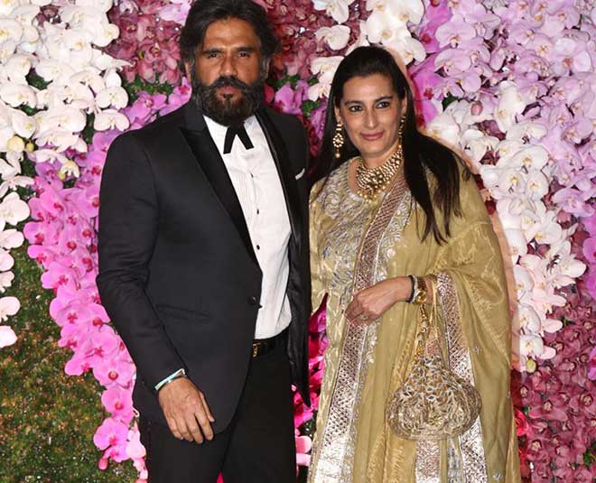 sunil shetty with wife side