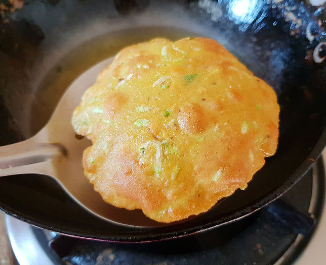 cook lauki ki kachori inside