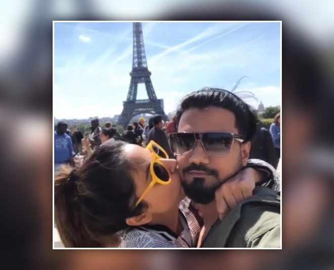 hinakhan kiss paris