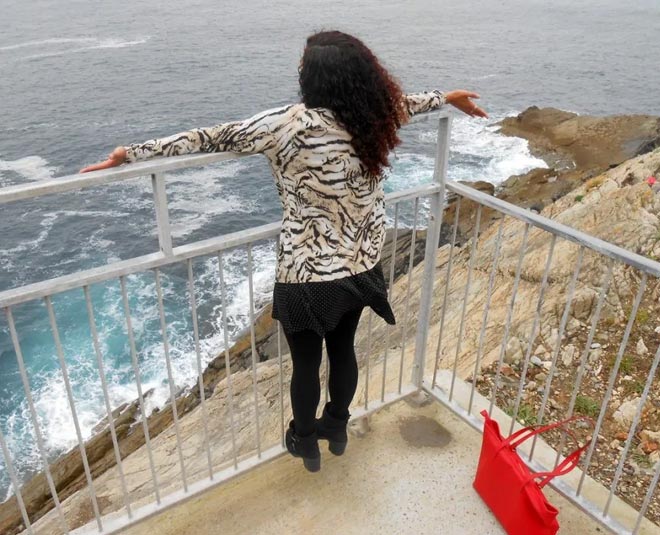 dying hair while traveling