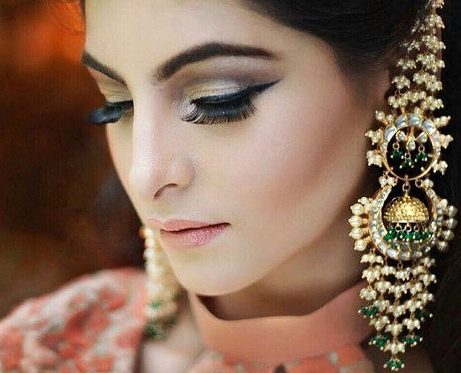 heavy earrings stretch earlobes