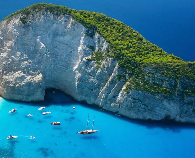 live this beautiful island inside one