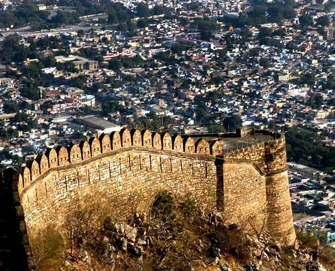 places alwar bala quila fort