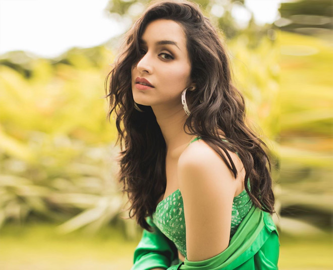 shraddha kapoor shiny hair