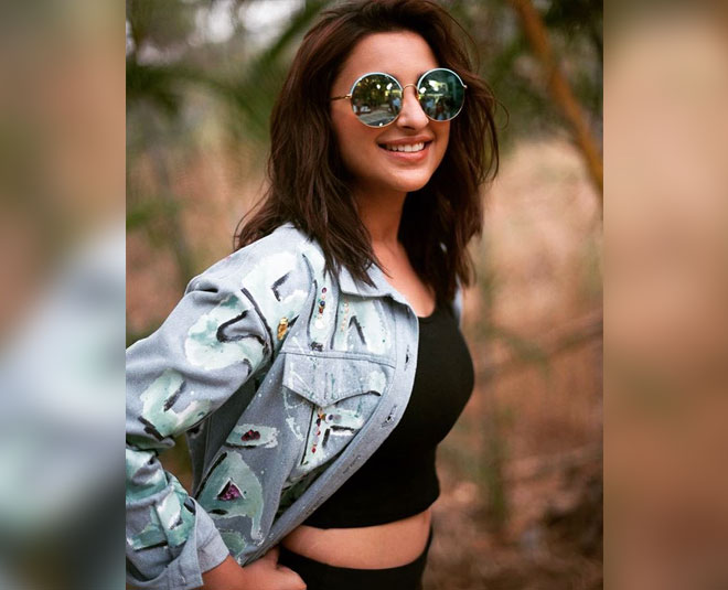 malaika arora parineeti chopra priyanka chopra to chitrangada singh and other actresses flaunt their stretch marks inside