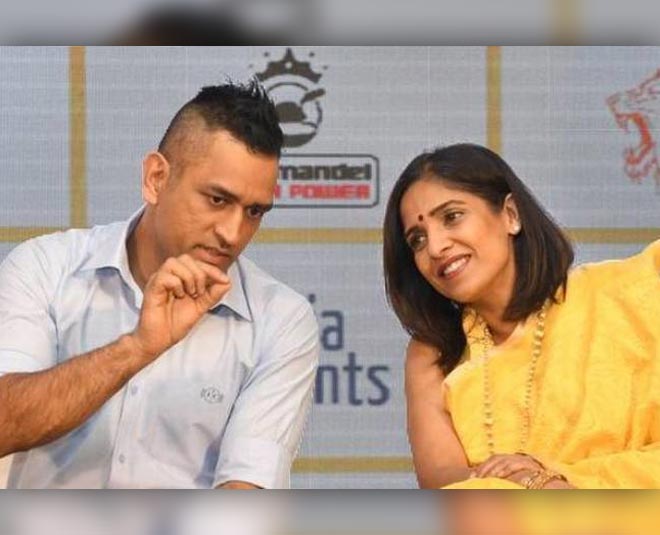 rupa gurunath with m s dhoni inside