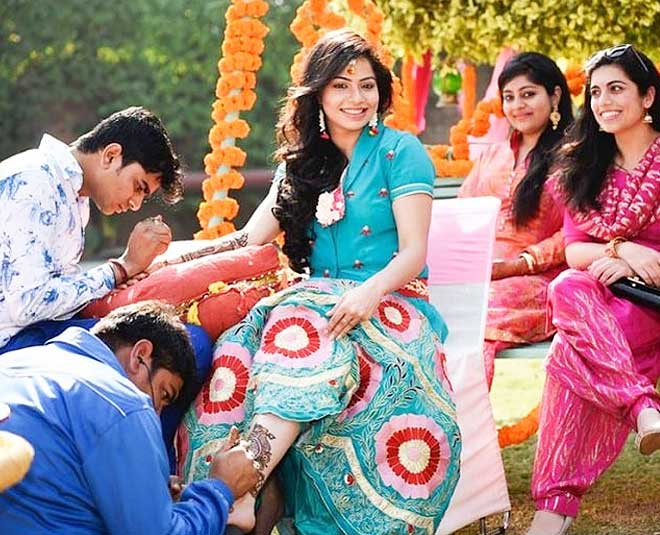 you compliments on your mehndi ceremony inside