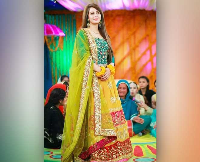 you compliments on your mehndi ceremony inside