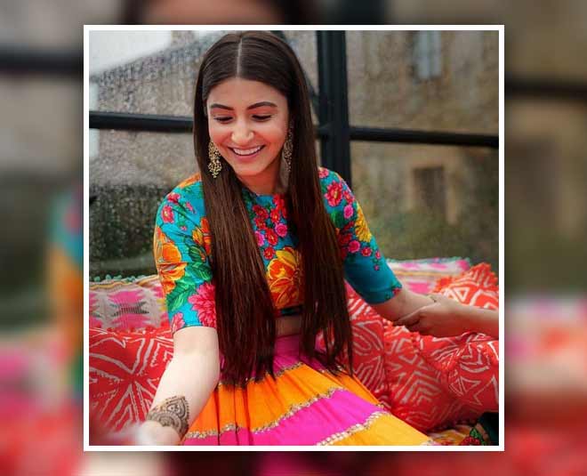 anushka sharma mehndi rasam outfit