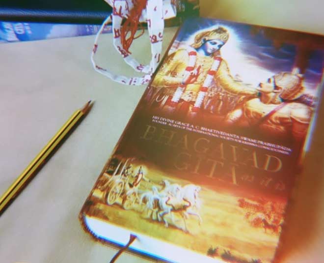 bhagwat geeta mouni roy lockdown