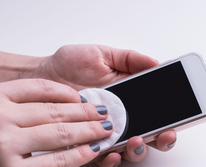cl eaning your mobile phoneinside