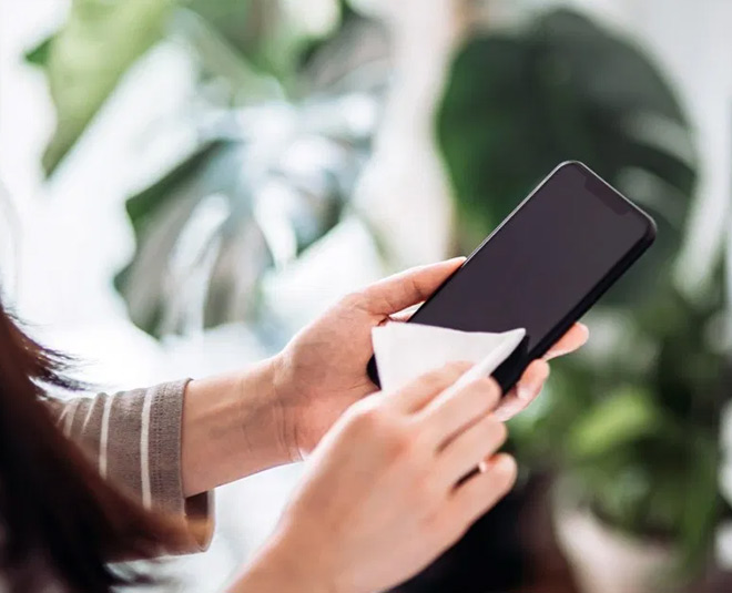 cleaning your mobile phone inside