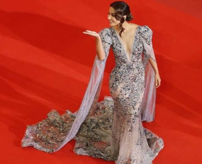 hina khan red carpet looks