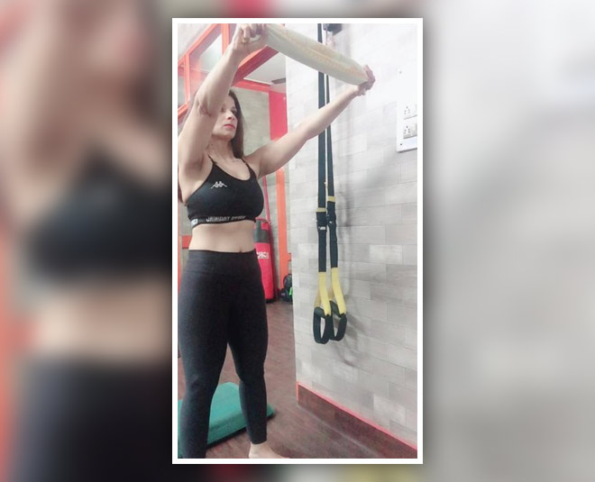 shoulder exercise for women towel front raises