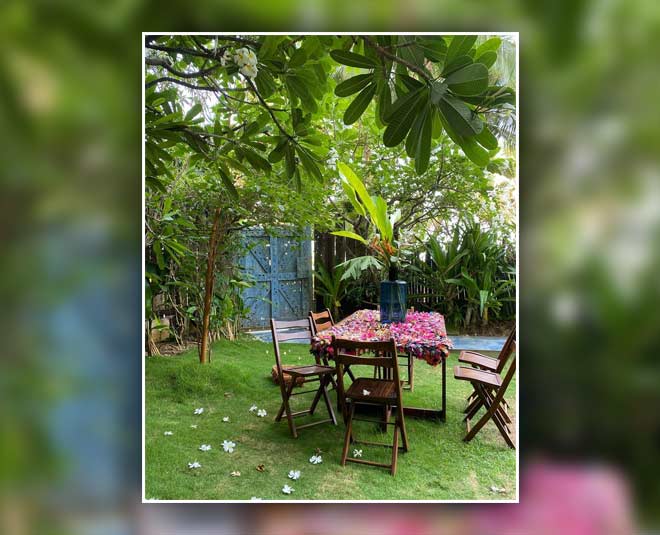 Akshay Kumar Table and chair