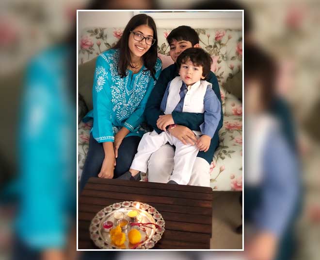 Karisma Kapoor Floral print sofa