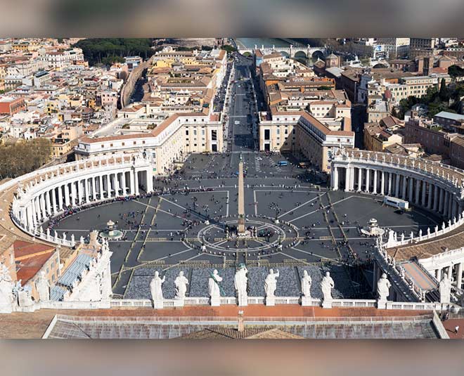 must visit destinations in rome St Peters Square