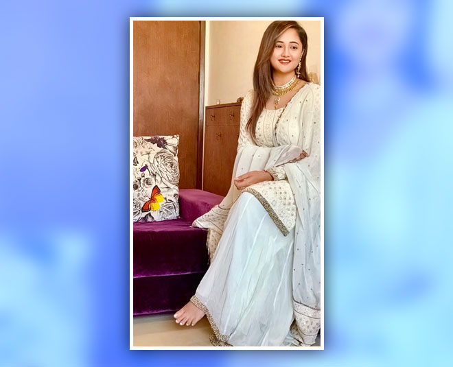 rashmi desai living room