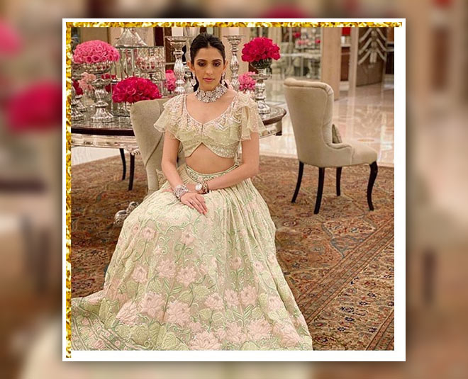 stylish blouse designs from bollywood actresses inside