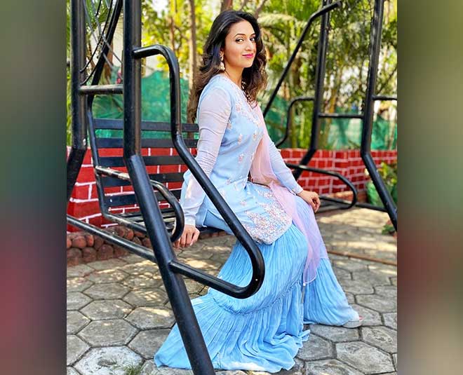 tv actress divyanka tripathi in blue dress