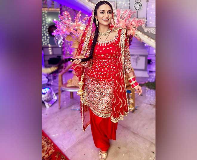 tv actress divyanka tripathi in red